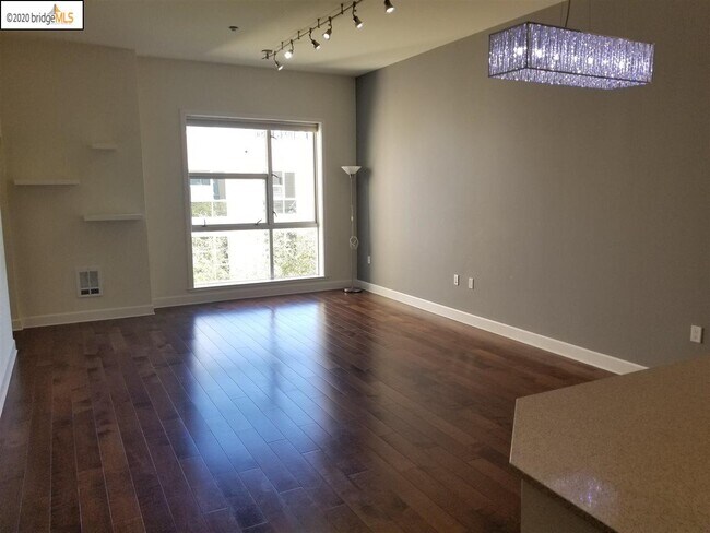 Building Photo - 585 9th St