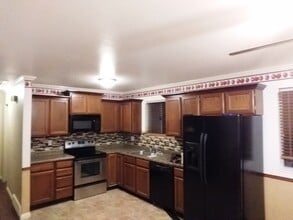 Building Photo - 1375 E 550 S