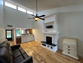 Building Photo - 222 Woodlake Wynde