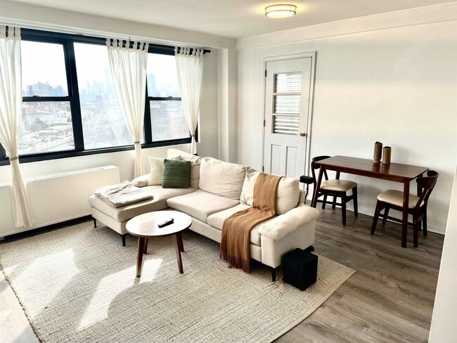 Building Photo - 201 St Pauls Ave