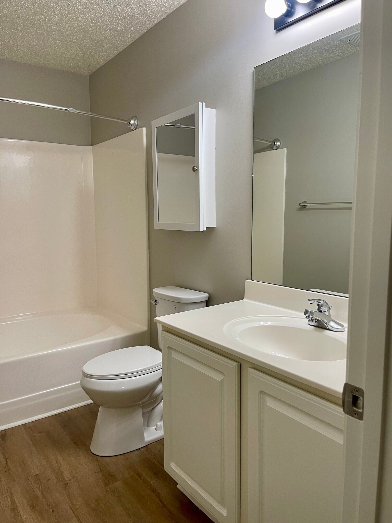 Building Photo - 105 Heber Trail