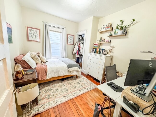 Building Photo - 70 Line St