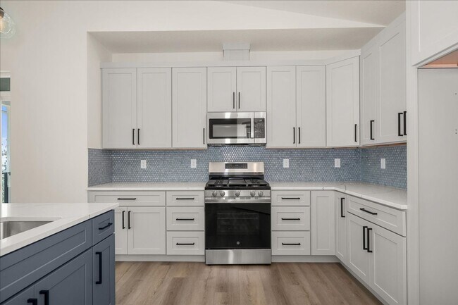 Building Photo - $3,800 - 4 Bed / 3 Bath Stunning Brand New...