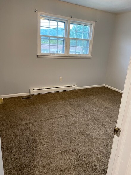 Building Photo - 129 Lewis Ln