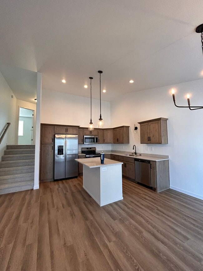 Building Photo - 3 Bed 3 Bath TownHome