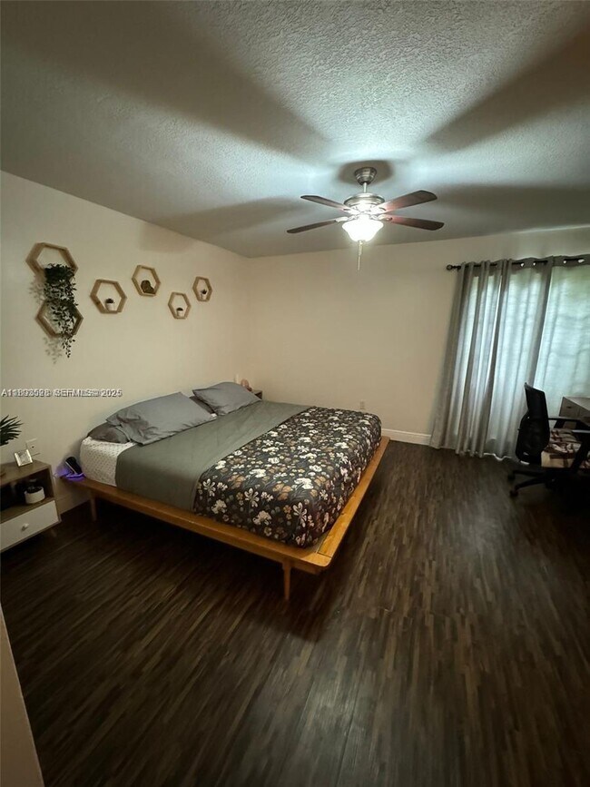 Building Photo - 7208 Fairway Dr