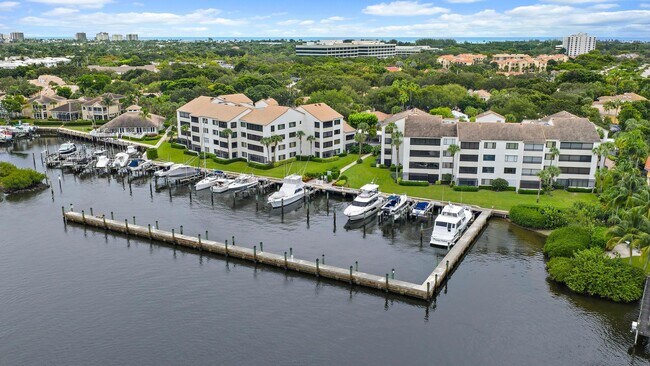 Building Photo - 811 Oak Harbour Dr
