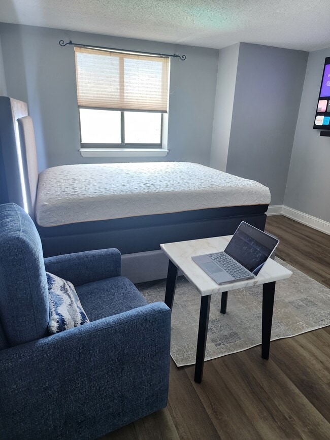 Building Photo - 200 Burkhall St