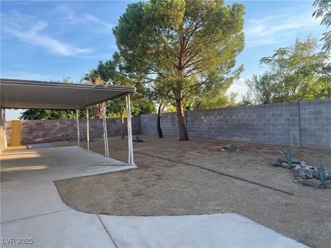 Building Photo - 1306 Esther Dr