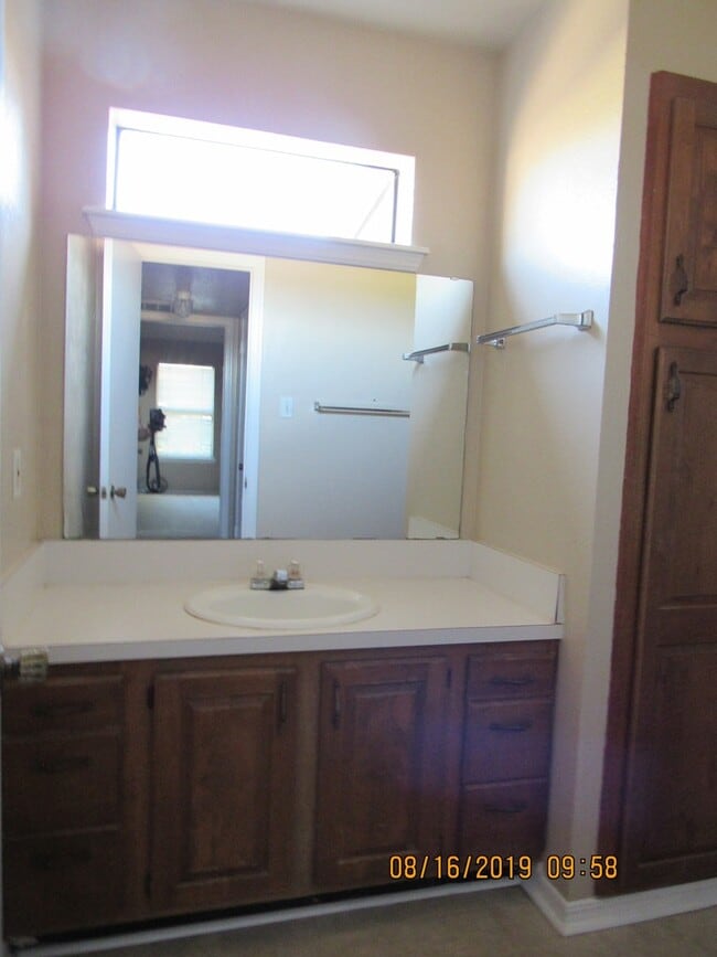 Building Photo - Pet negotiable with home owner approval!