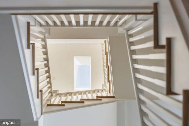 Building Photo - 2460 Ontario Rd NW