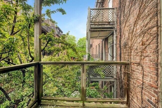 Building Photo - 54 Appleton St