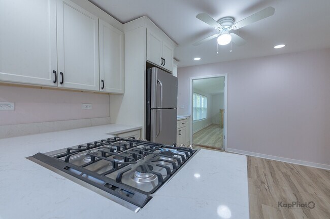 Building Photo - 2029 S Canalport Ave