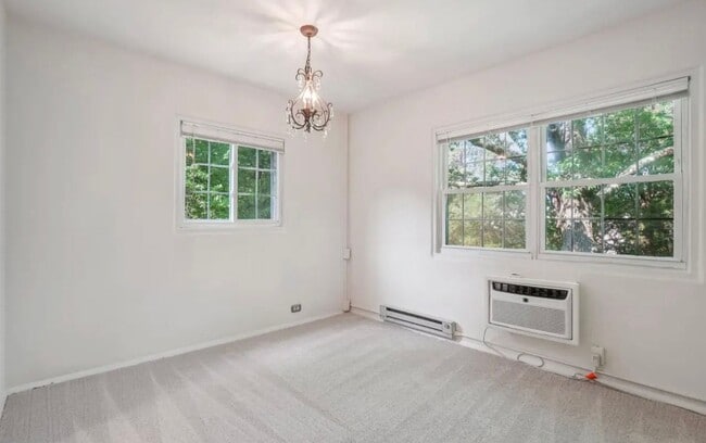 Building Photo - Charming Tree-Top Condo in Historic Parkfa...