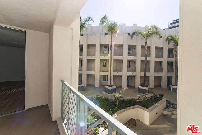 Building Photo - 5625 Crescent Park W