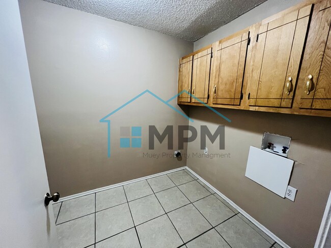 Building Photo - 124 Hardwood Dr