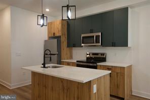 Building Photo - 1224 W Silver St