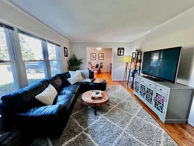 Building Photo - Beautiful All-Brick Ranch in the Heart of Kings Grant!