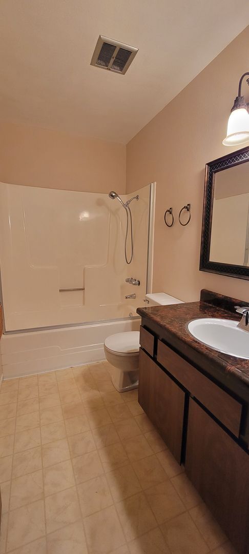 Building Photo - Charming 3 Bedroom, 2 Bath Home with Mountain Views