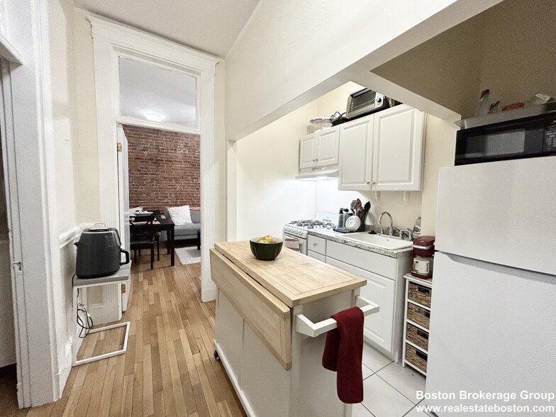 Primary Photo - 51 Hemenway St