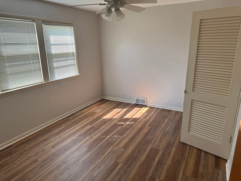 Master bedroom - 2009 Durand Ave