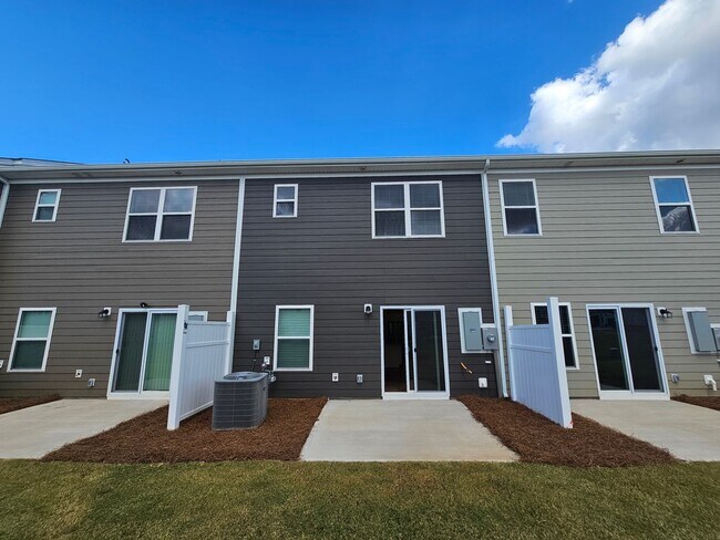 Building Photo - Beautiful Townhome in Concord! Great schools!