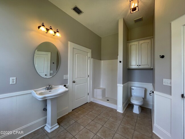 Building Photo - 9137 Eloise Ln