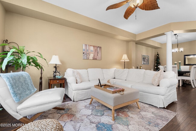 Building Photo - 254 Hawthorne Ln