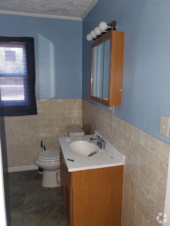 Building Photo - Cozy House