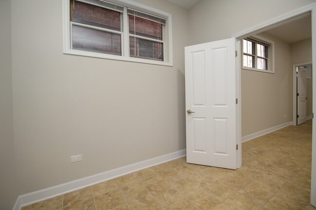 Building Photo - 3440 N Elston Ave