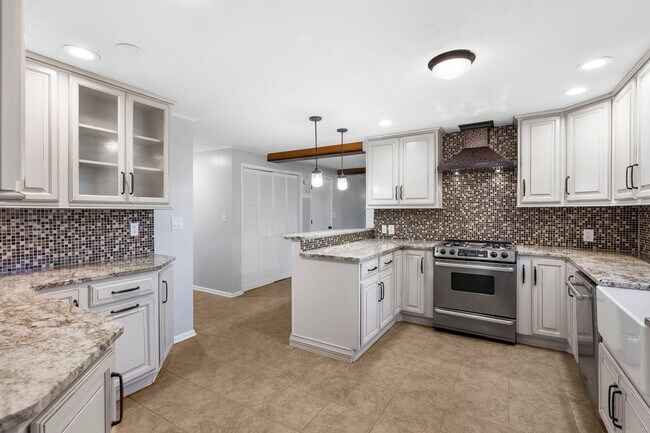 Building Photo - 3 Bedroom | 2.5 Bathroom | 2 Car Garage | Springfield MO | Fenced Back Yard | 2 Living Areas | Qu...