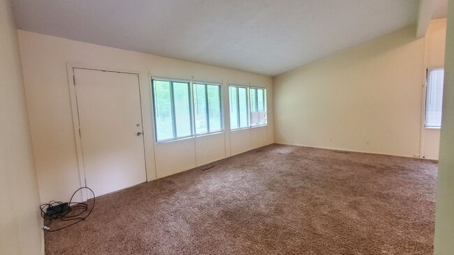 Building Photo - Finleyville 3 Bedroom 1.5 Bath Ranch $1,50...