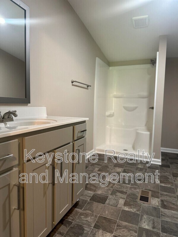 Building Photo - 221 Bumpus Mill Rd