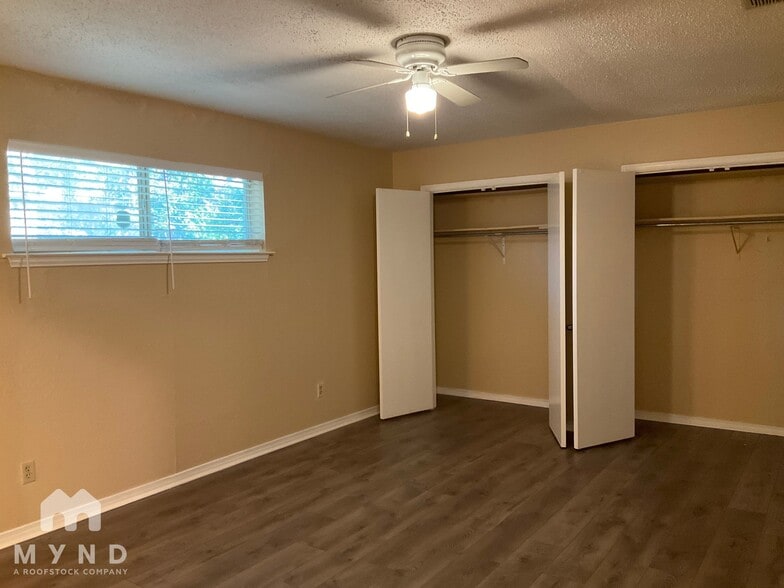 Building Photo - 15860 El Estado Dr