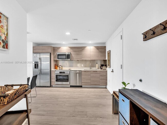 Building Photo - 121 NE 34th St