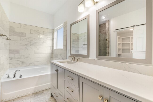 Building Photo - 4208 Longfellow Dr