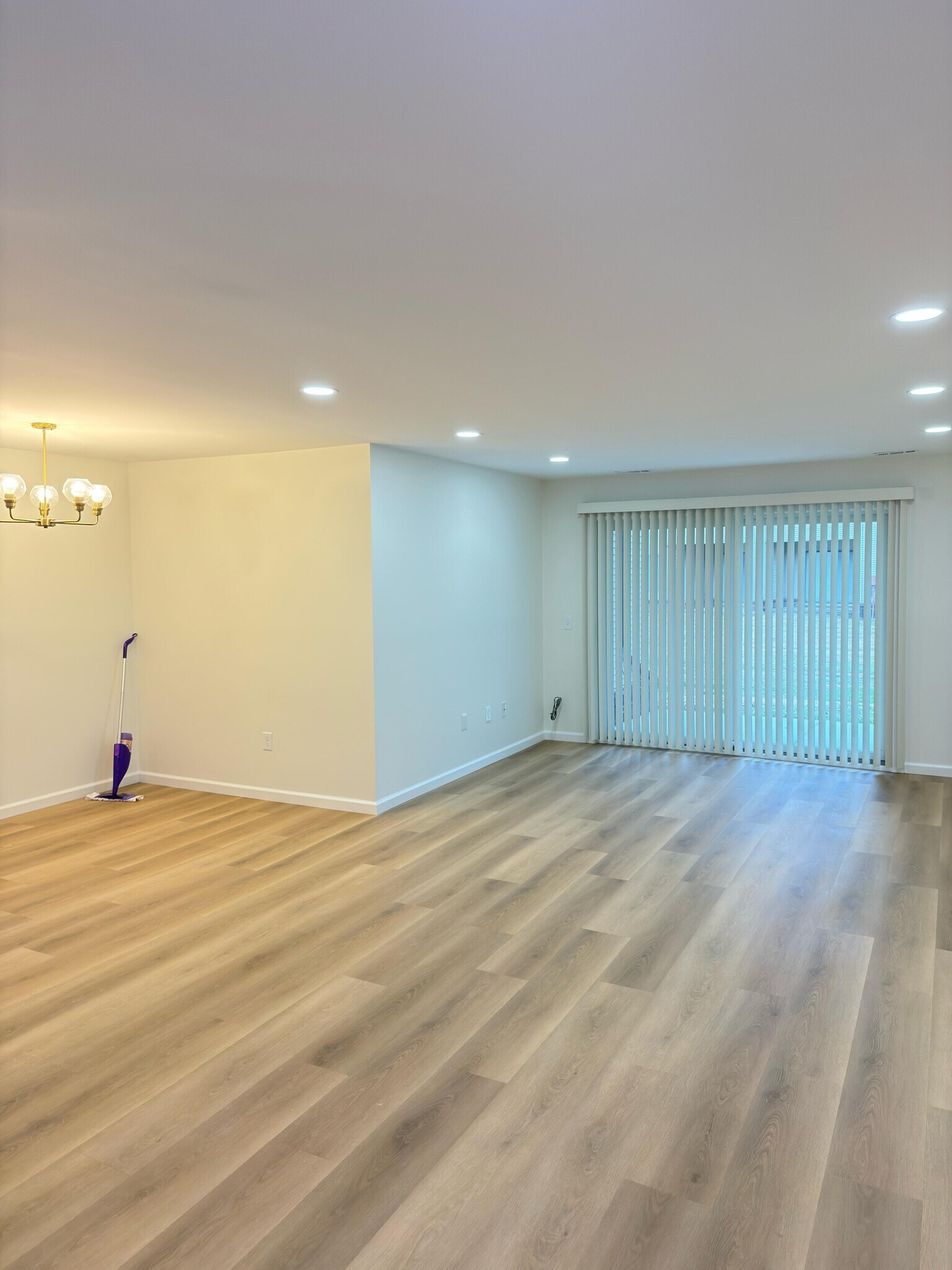 Building Photo - 6619 Ridgefield Cir