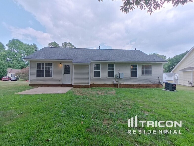 Building Photo - 1128 Summit Hills Dr