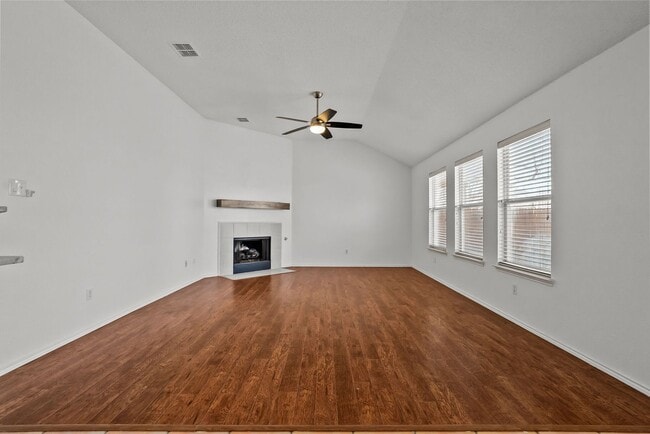 Building Photo - Beautiful 4-Bedroom Home in Parks of Deer Creek – Ready Now!