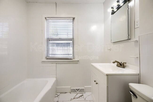 Building Photo - 1220 Upham St