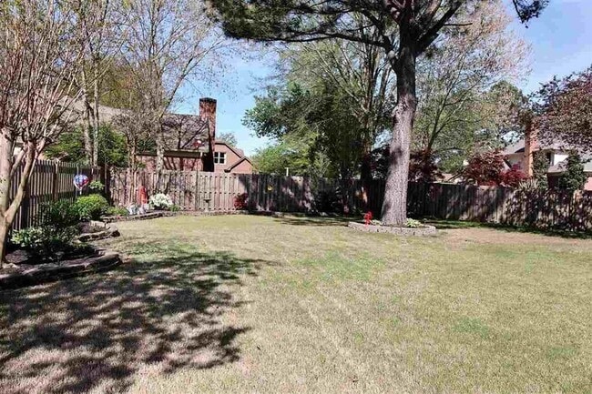 Building Photo - 2345 Linkenholt Dr