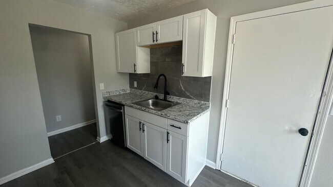Building Photo - 104 Walnut Crest Dr