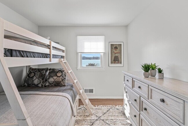 Building Photo - 445 S Riverside Dr