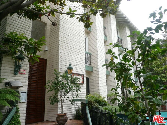 Primary Photo - 502 San Vicente Blvd