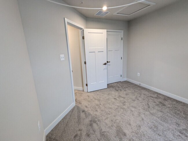 Building Photo - New Build (never lived in) townhouse avail...