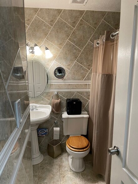 Primary Photo - 6570 W 2nd Ct