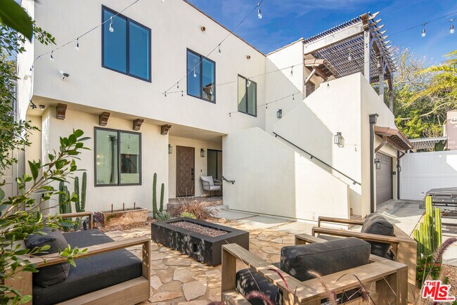 Building Photo - 1031 Havenhurst Dr