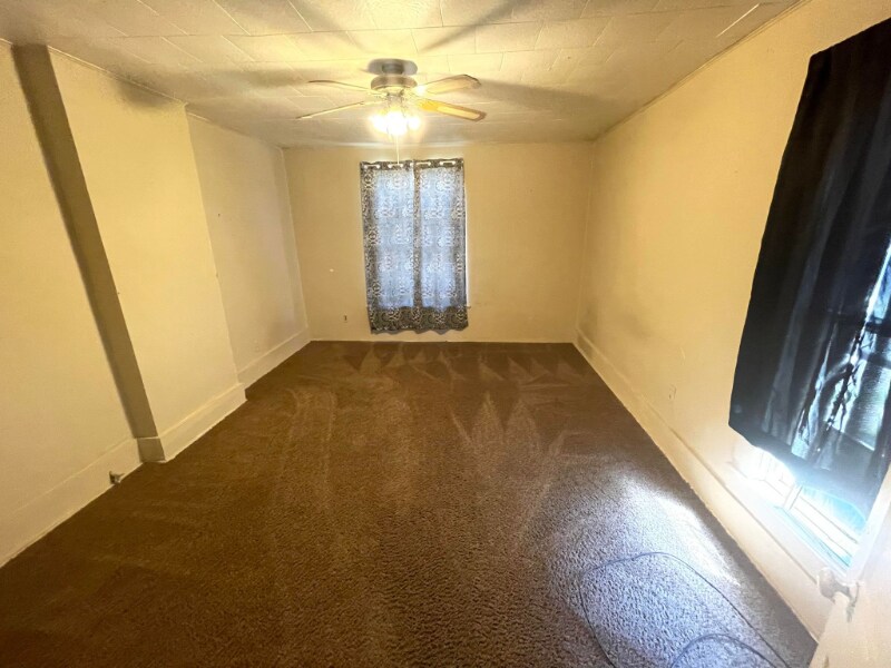 Building Photo - 1202 Gomber Ave