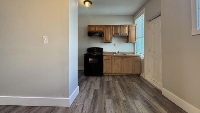 Building Photo - 3-bed Philly home with hardwood floors, an...