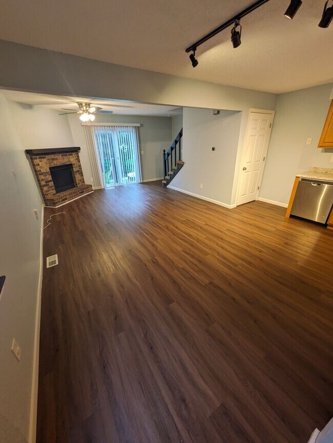 Building Photo - 307 NE Timbercreek Dr